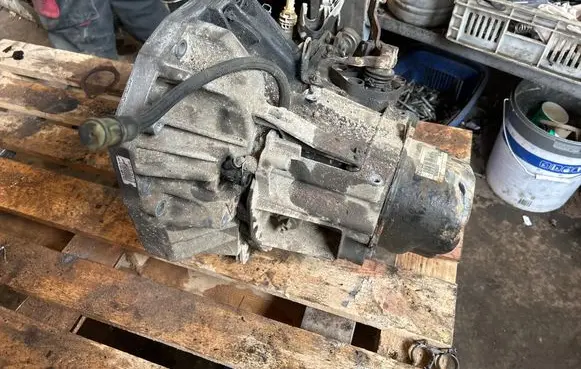 Dacia Duster Manual 5 speed gearbox JRK9K304013653R 304013653R