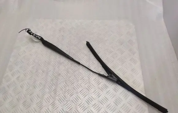 Ford Mustang VI Front wiper blade arm FR3B17C495AA