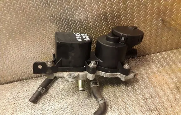 Mercedes-Benz B W245 Oil breather separator 6400101062 A6400101062