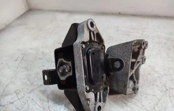 Engine mount bracket