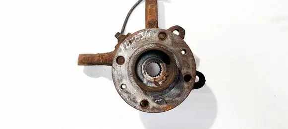 Renault Thalia I Front wheel hub 