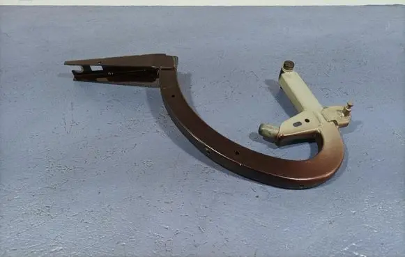 Audi A8 S8 D2 4D Tailgate/trunk/boot hinge 4N0827302