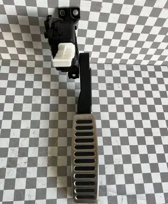 Volkswagen Touareg II Accelerator throttle pedal 7L0723507D 6PV00802624