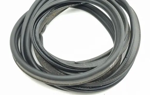 Audi A3 8Y Trunk rubber seal (body) 8Y4827705D