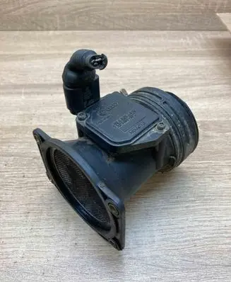Volkswagen Golf IV Mass air flow meter 06A906461B AFH6010C