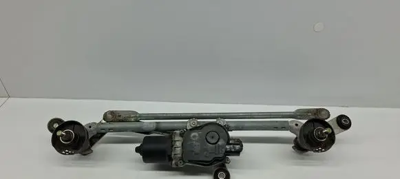 Nissan Qashqai Front wiper linkage and motor C003