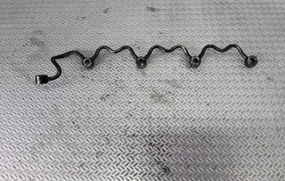 Fuel injector supply line/pipe