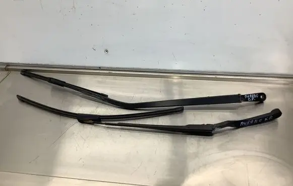 Nissan Murano Z50 Front wiper blade arm 