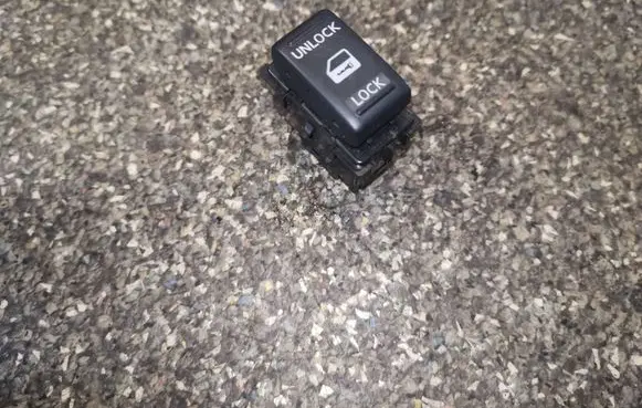 Nissan Pathfinder R51 Central locking switch button 