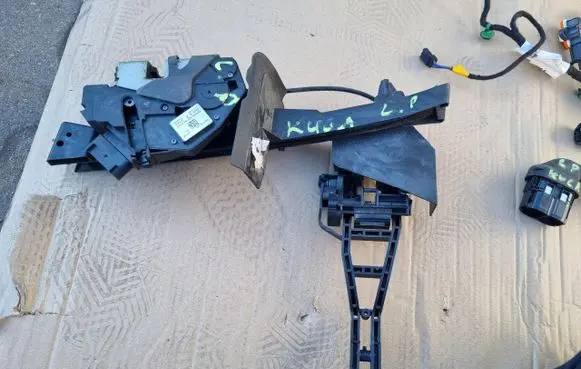 Ford Kuga II Front door lock BM5AA21813AH