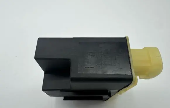 Citroen C4 II Picasso Coolant fan relay 9801916680