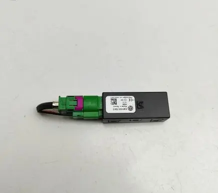 Skoda Superb B8 (3V) USB socket connector 5Q0035726E