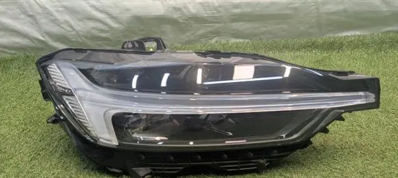 Volvo XC60 Headlight/headlamp 32337387 124300724908 0608211638