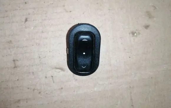 Opel Zafira A Electric window control switch 13363100