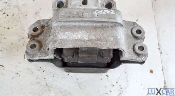 Volkswagen PASSAT B6 Engine mount bracket 1K0199555M