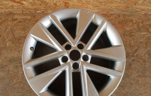 Skoda Fabia Mk3 (NJ) R17 alloy rim 6V0601025C