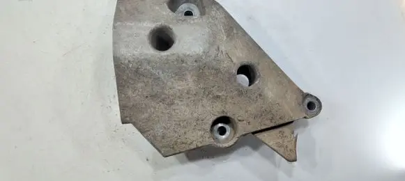 Volkswagen Polo IV 9N3 Engine mounting bracket 045199207H