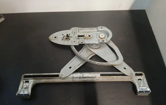 Volvo XC70 Front window lifting mechanism without motor E521F