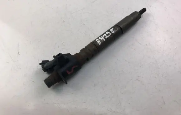 Volvo S60 Fuel injector 31272690
