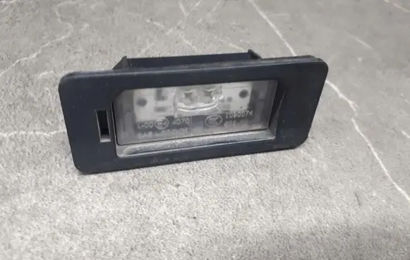 BMW 5 G30 G31 Number plate light 7410302
