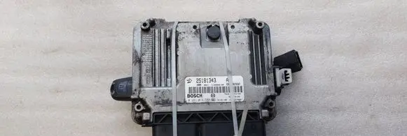 Chevrolet Captiva Engine control unit/module 25181343 0281016588