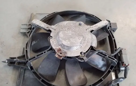 Mazda Premacy Radiator cooling fan shroud FPD5