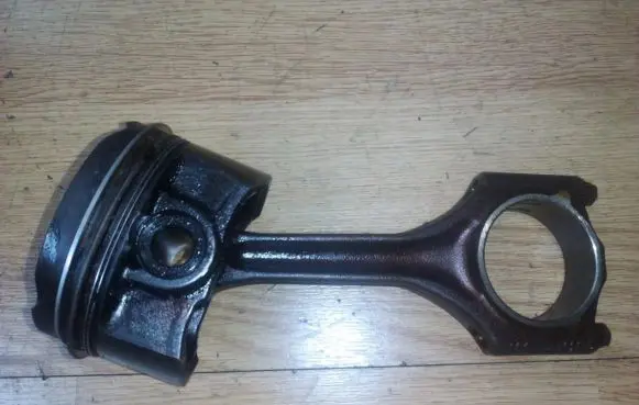 Piston with connecting rod