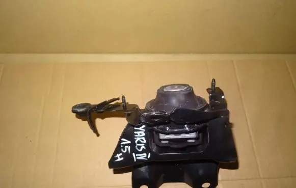 Toyota Yaris XP210 Engine mount bracket