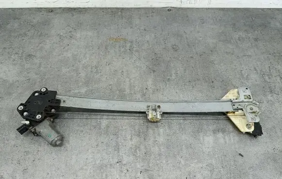 Honda CR-V Front door window regulator with motor