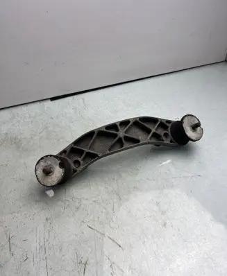 Gearbox mounting bracket