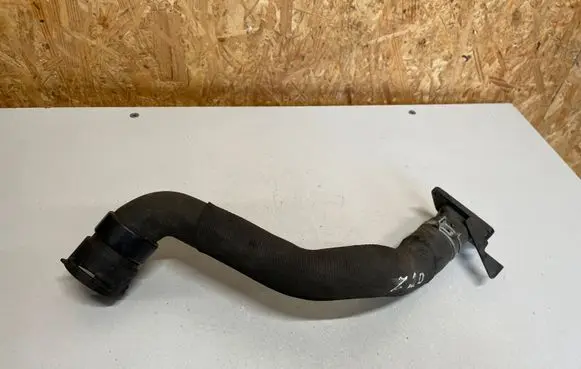 Opel Insignia A Engine coolant pipe/hose 13353318