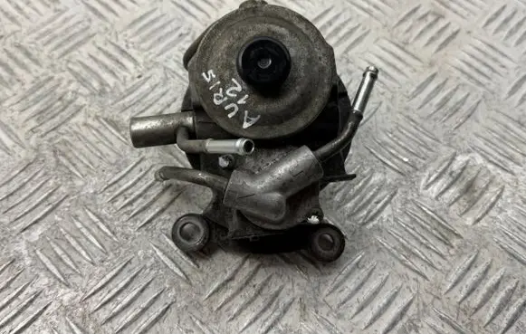 Toyota Auris 150 Fuel filter bracket/mount holder 2338026130