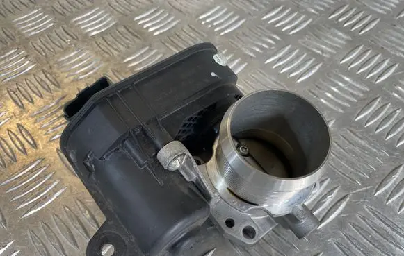 Peugeot 2008 I Throttle valve 9806300180