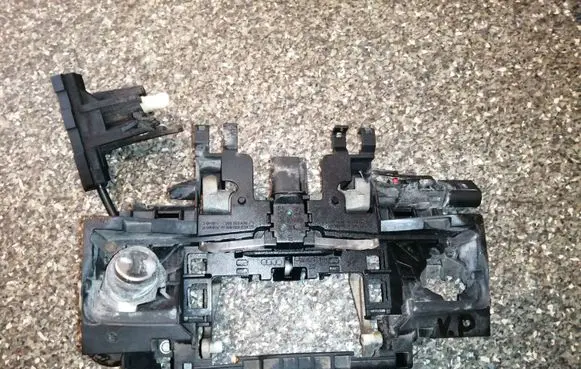 Audi A8 S8 D3 4E Front door exterior handle/bracket 4E0839886