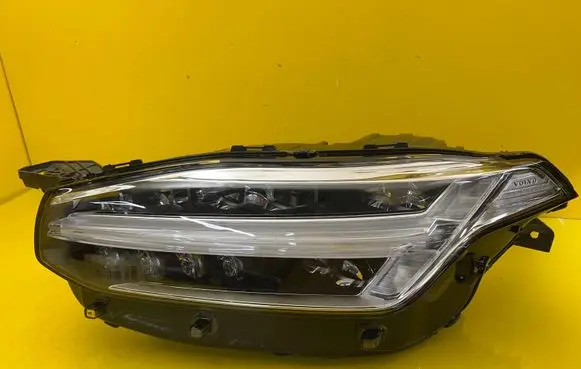 Volvo XC90 Headlight/headlamp 32338952