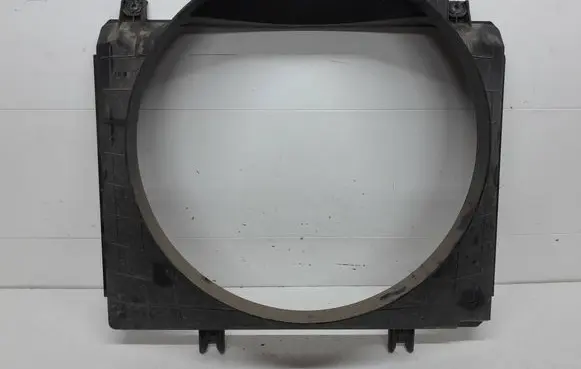 Radiator cooling fan shroud