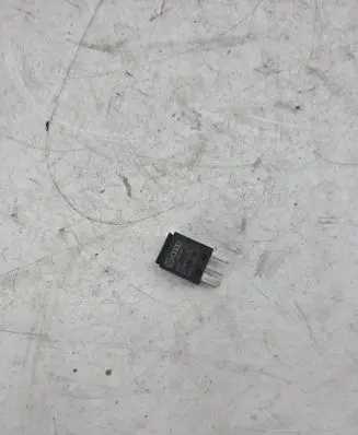 Audi Q7 4L Other relay 8Z0951253 V23074A1001X50