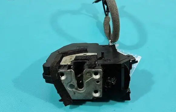 Renault Captur Rear door lock 825012422R IMPRK1472131