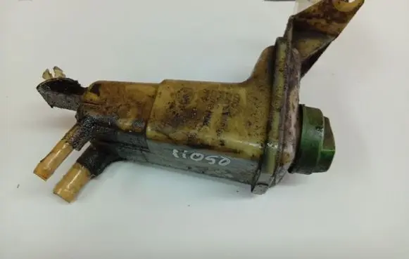 Volkswagen PASSAT B5 Power steering fluid tank/reservoir 8D0422373C