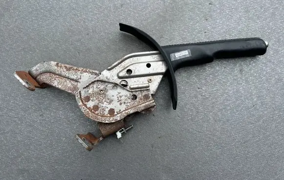 Nissan Patrol Y61 Handbrake/parking brake lever assembly 36010VD315