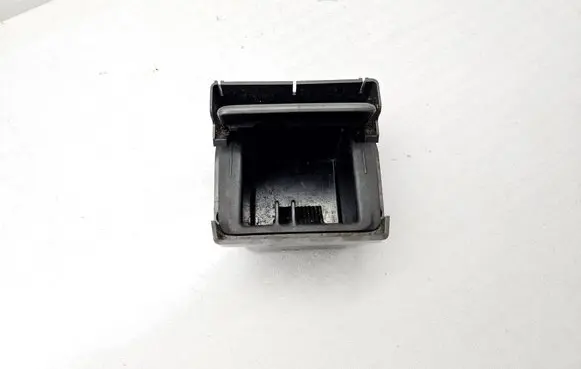 Volvo V70 Ashtray (front) 9204995