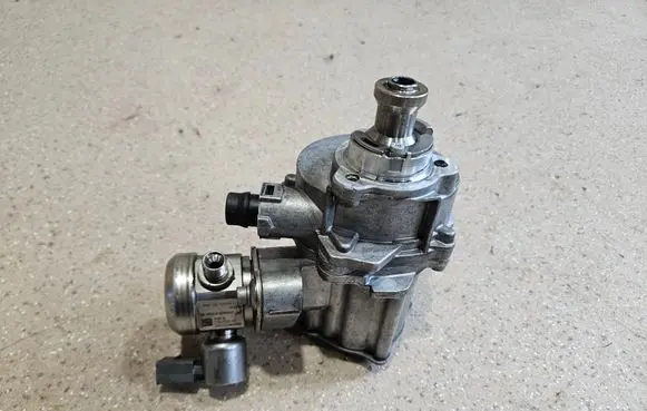 BMW X5 F15 Fuel injection high pressure pump 7610761 8604231