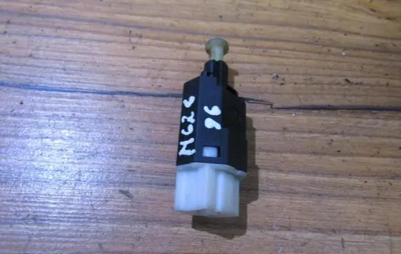 Mazda 626 Brake pedal sensor switch ga2b66490 nenustaytas