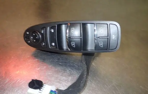 Infiniti M Quarter vent window switch 25401-1MA1A