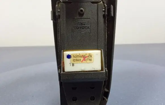 Toyota Corolla E110 Electric window control switch 84820-02110