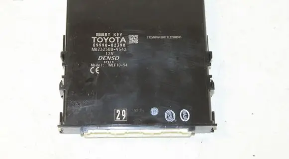 Toyota Auris E180 Other control units/modules 8999002390