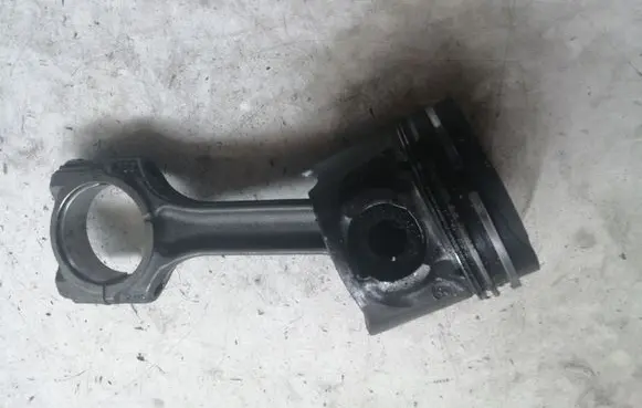 Citroen C8 Piston with connecting rod