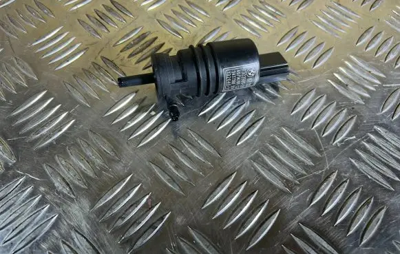 BMW 4 F32 F33 Windscreen/windshield washer pump 7302589 6712730258901