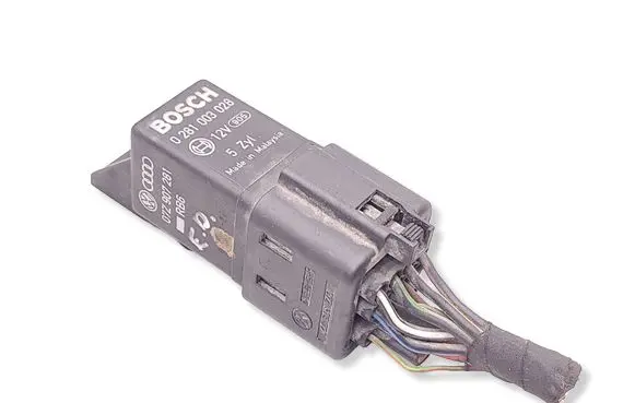 Volkswagen Crafter Glow plug pre-heat relay 0281003028