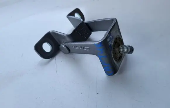 Renault Captur Tailgate/trunk/boot hinge